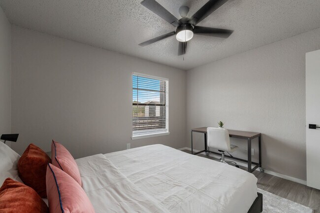 Building Photo - 2525 Thomason Cir