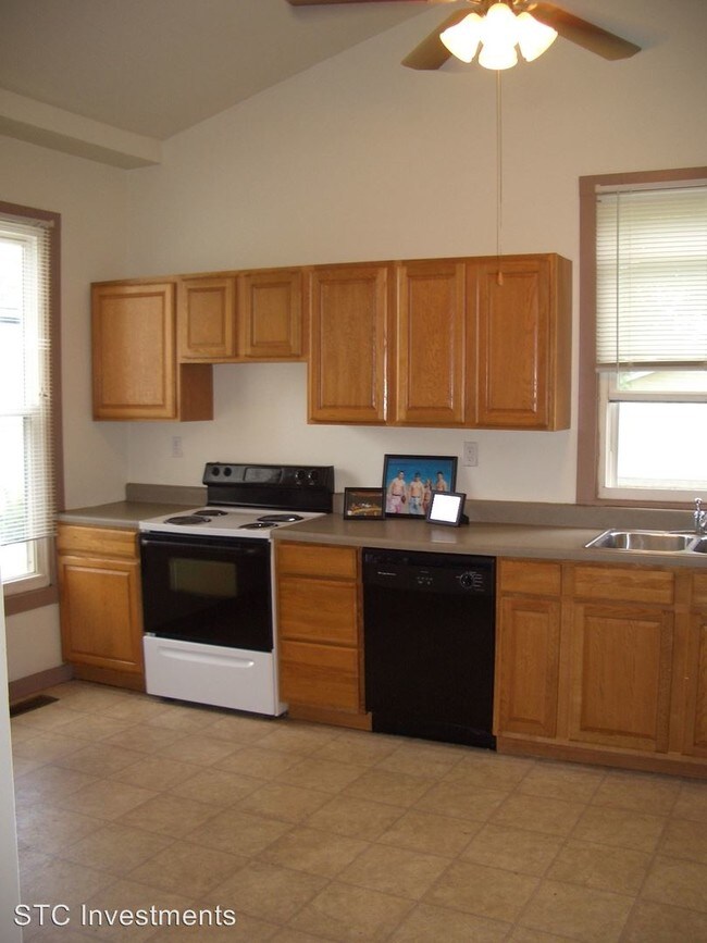 Building Photo - 4 br, 1.5 bath House - 527 N. Lafayette