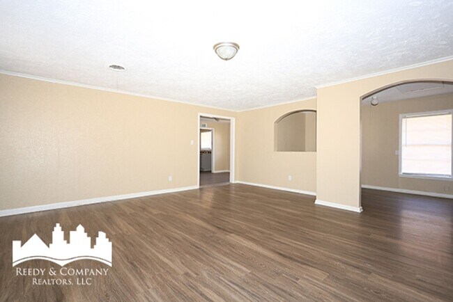 Building Photo - Welcome to 4396 Millbranch!