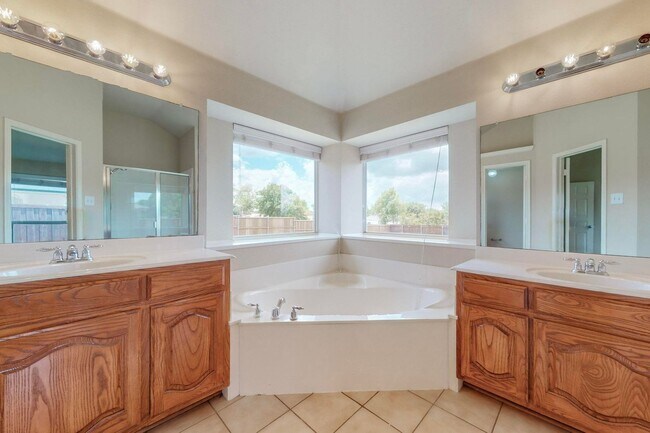 Building Photo - Charming Rockwall Home on Spacious Lot