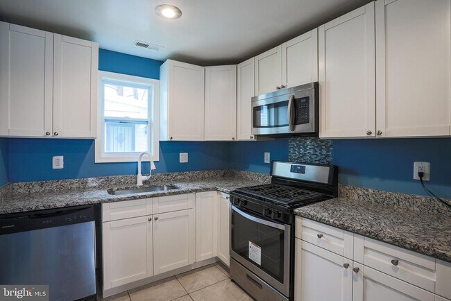 Building Photo - 4905 Ridge Ave