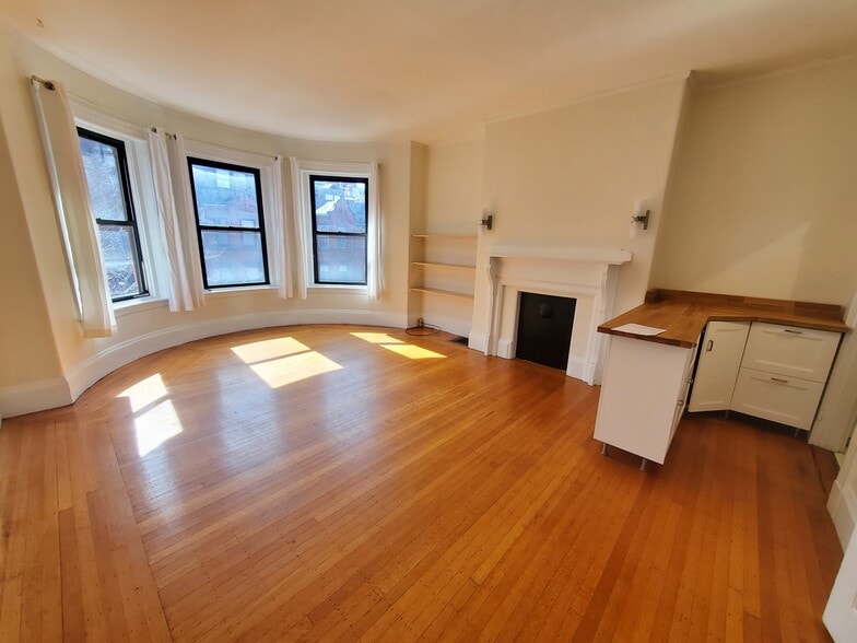 Building Photo - 425 Marlborough St