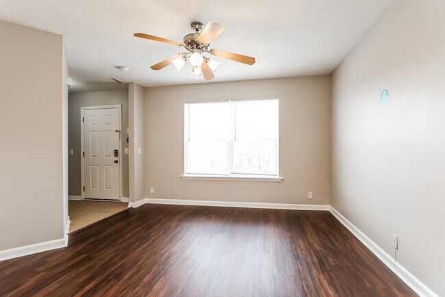 Building Photo - Inviting 3-Bedroom Nashville Home