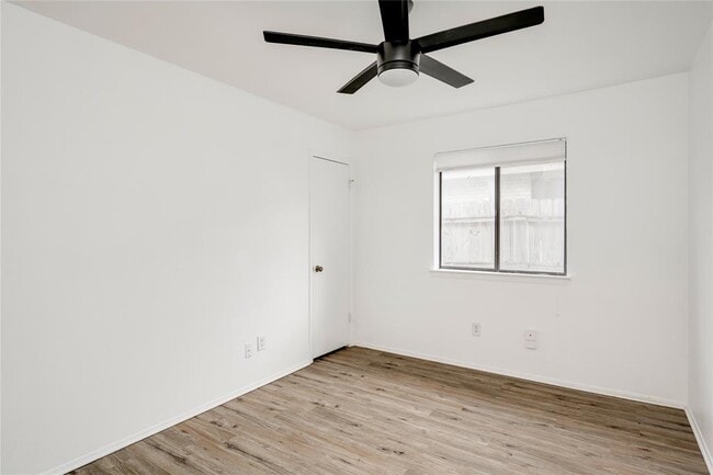 Building Photo - 6705 Lancret Hill Dr