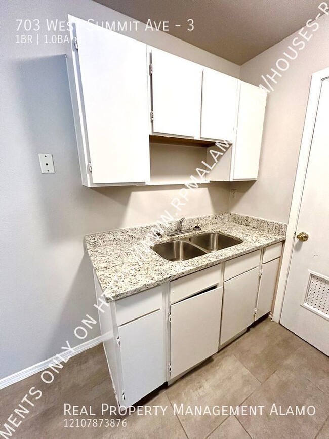 Building Photo - AVAILABLE NOW! 1 Bedroom / 1 Bath Unit Nea...