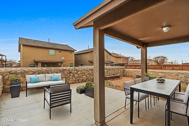 Building Photo - 4917 Ruben Soto