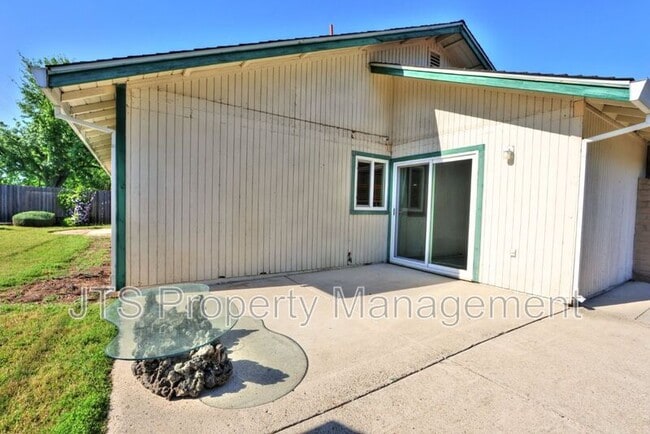 Building Photo - 6069 Kingwood Cir