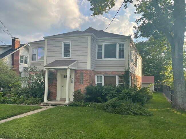 Building Photo - 25 Laurel Ave