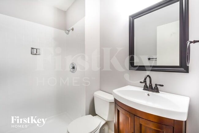 Building Photo - 213 Hollyberry Ct