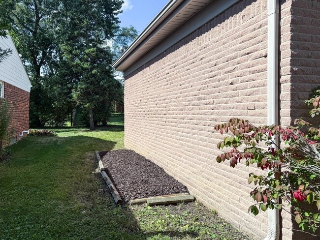 Building Photo - 2844 Renfrew St