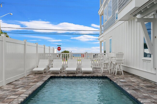 Building Photo - 14300 Front Beach Rd