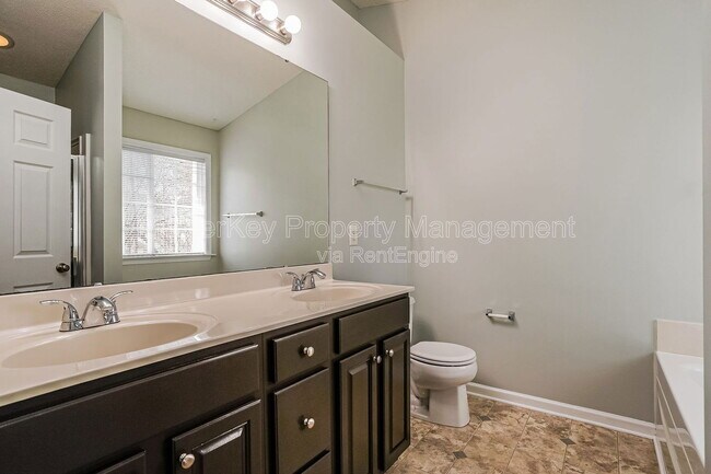 Building Photo - 335 Anterbury Dr