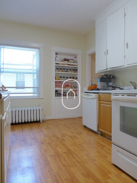 Building Photo - 17 Thorndike St