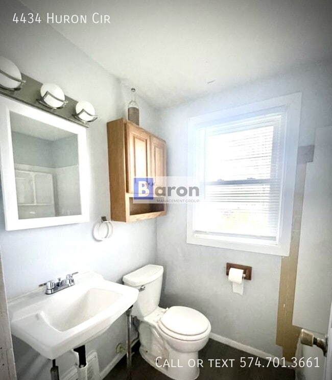 Building Photo - 4434 Huron Cir