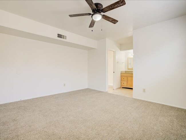 Building Photo - EASTSIDE LOCATION!!!