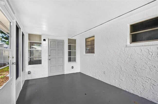 Building Photo - 8905 Tropical Palm Way