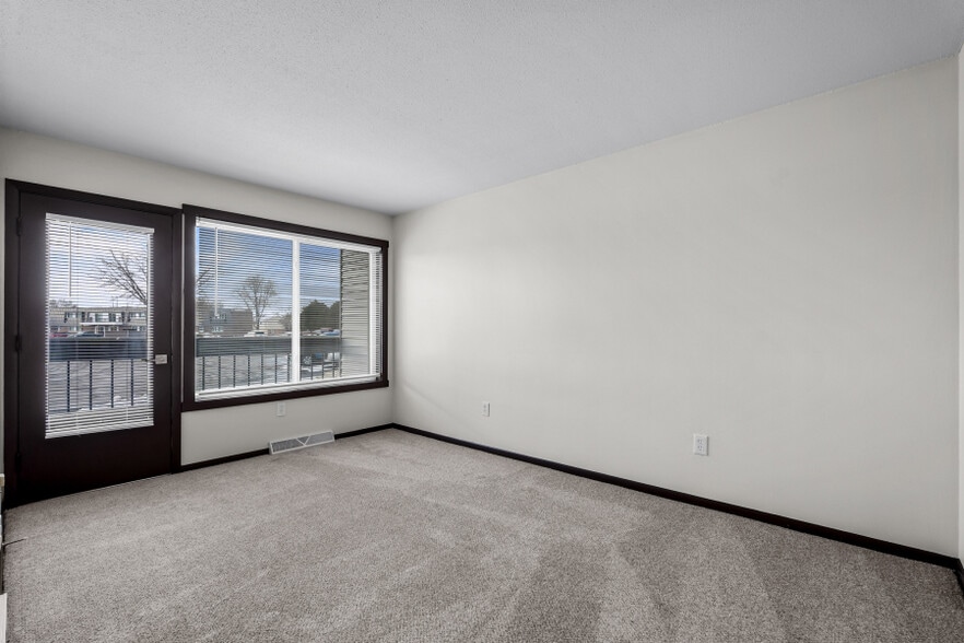 Building Photo - Arrowhead Apartments and Townhomes