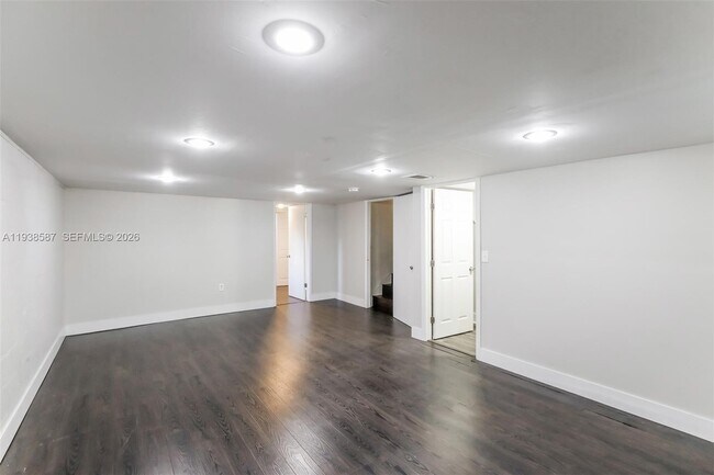 Building Photo - 1315 NE 203rd St