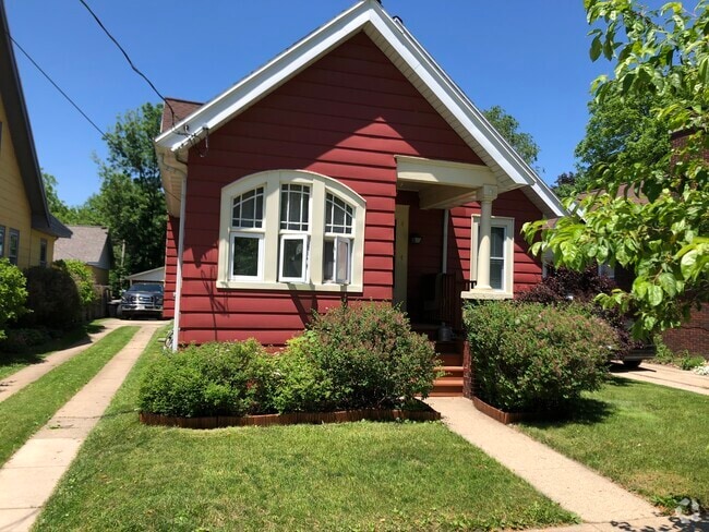 Nice little bungalow downtown! - 1934 E Mifflin St
