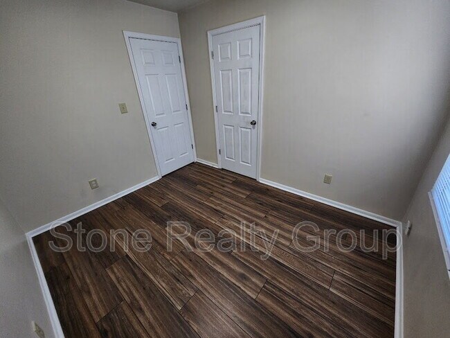 Building Photo - 625 S Austin St