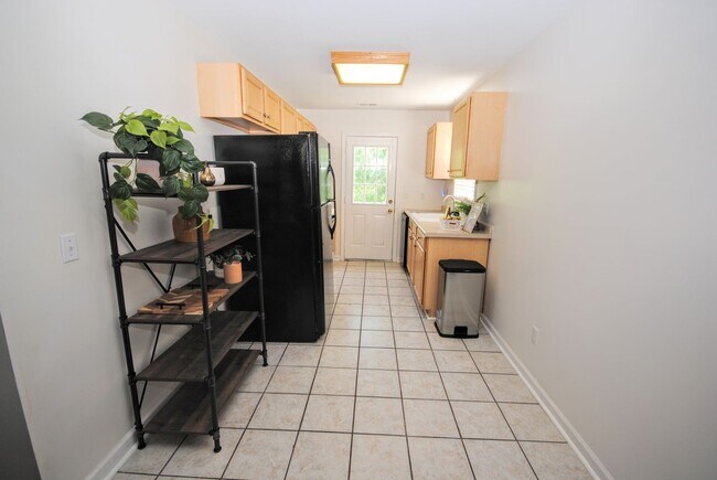 Building Photo - 707 Bagwell Ct