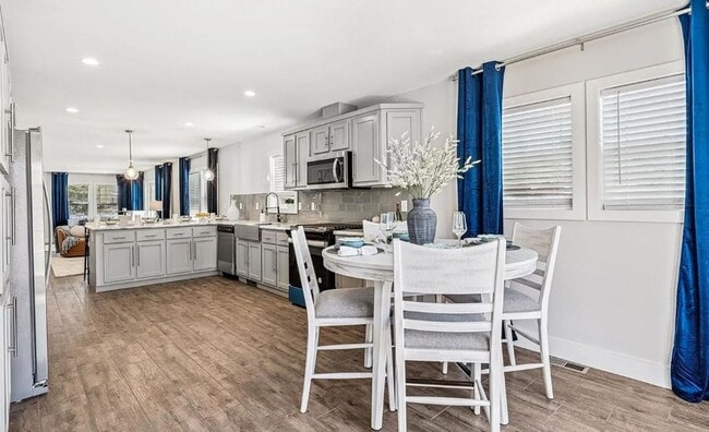 Building Photo - Stunning new home featuring 3 bedroom and ...