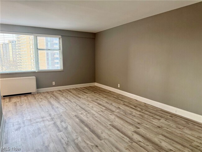 Building Photo - 11850 Edgewater Dr