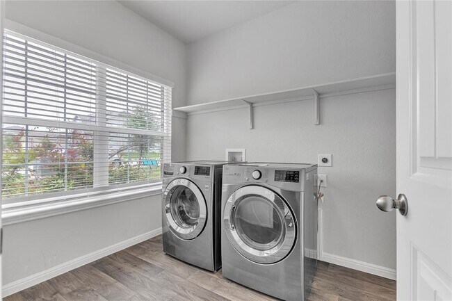 Building Photo - 3311 Brywood Dr