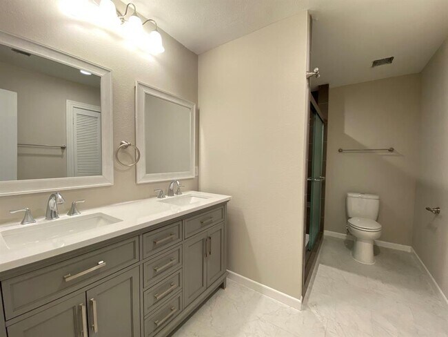 Building Photo - 3909 Ascot Ln