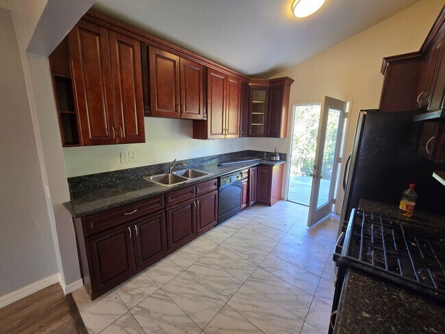 Building Photo - Beautifully Remodeled 3 Bed, 2 Bath Home f...