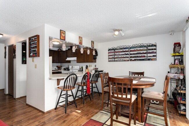 Building Photo - 3846 D Pl SE