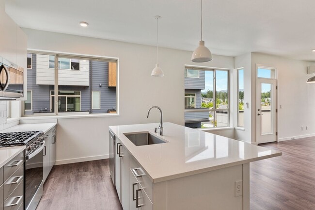 Building Photo - 32742 Hemlock Ave SE