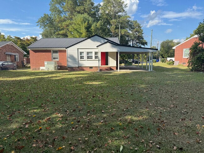 Building Photo - 1105 Sycamore Rd