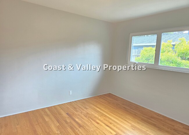 Building Photo - 1117 Surf Ave