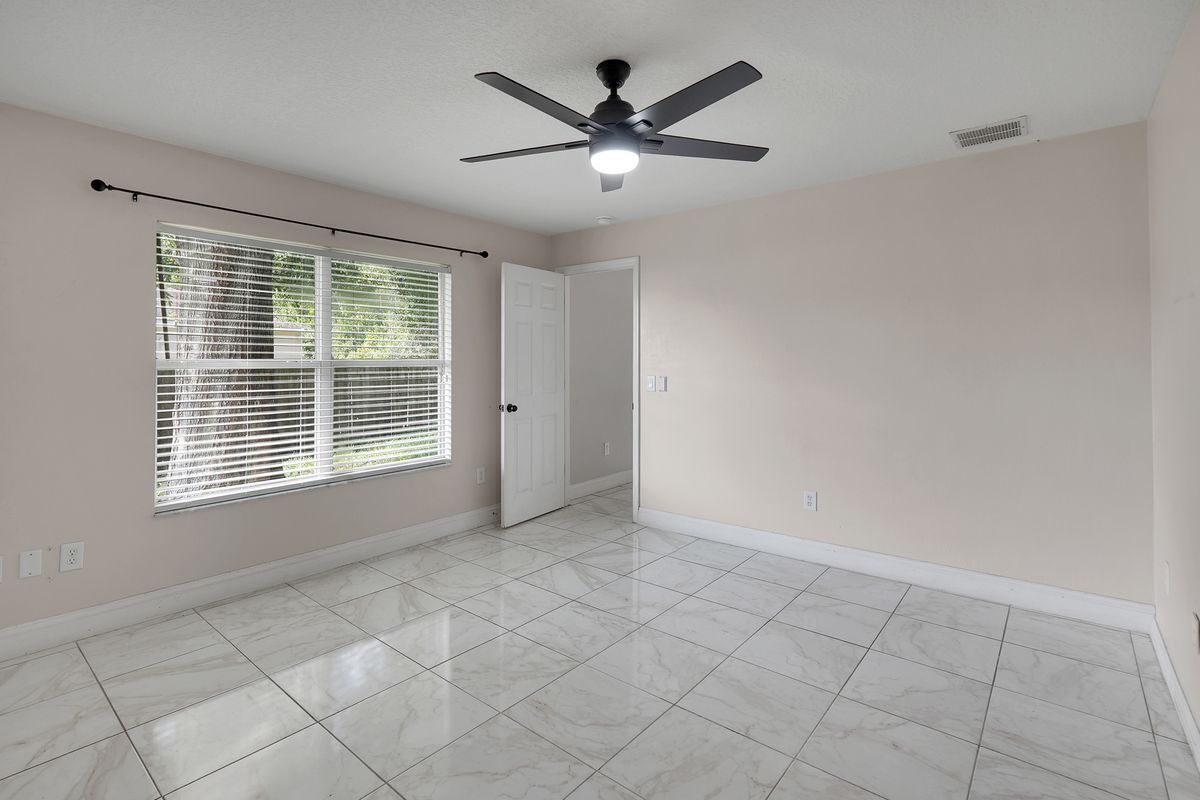 Building Photo - 810 Valnera Ct