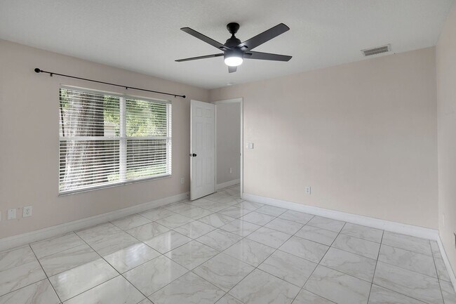 Building Photo - 810 Valnera Ct