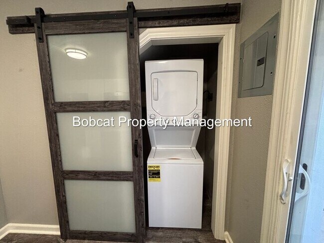 Building Photo - 2590 N Carson St