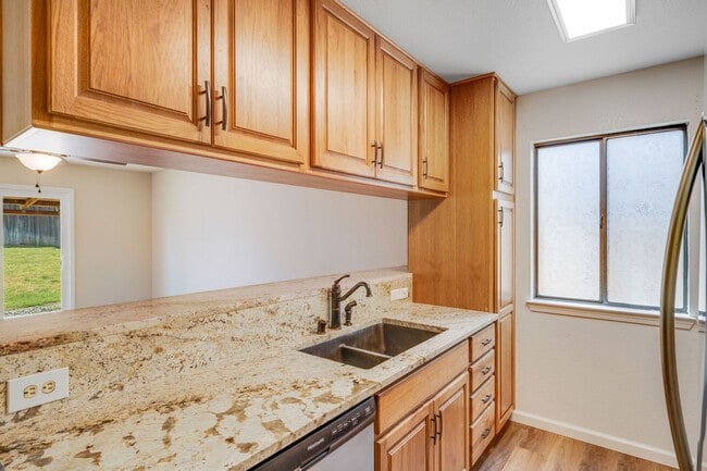 Building Photo - Charming Single-Story 3 Bed Home Two Car Garage & Spacious Yard!