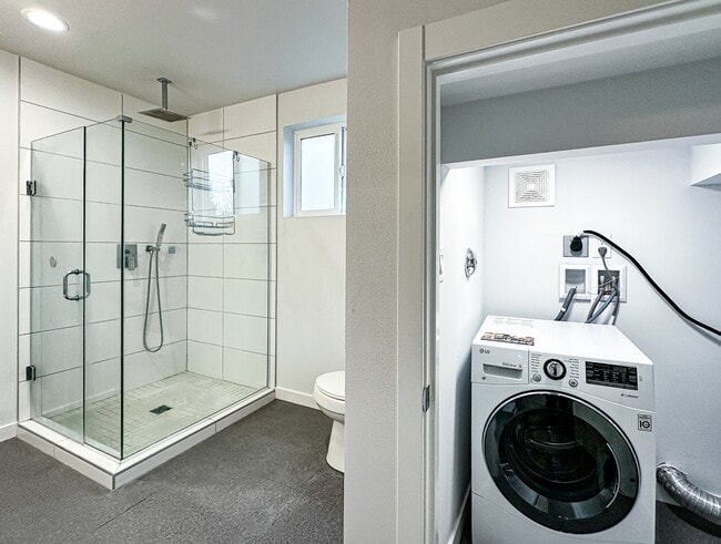 Building Photo - 1767 16th Ave S