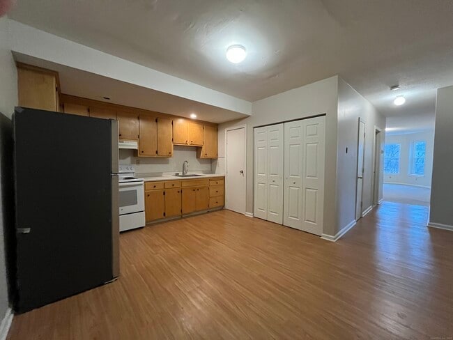 Building Photo - 19 Divinity St