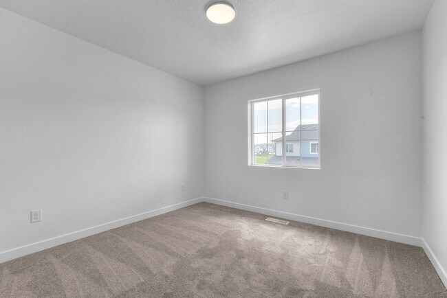 Building Photo - 1623 E 6820 N