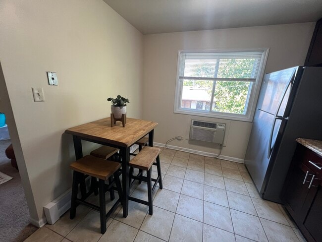 Building Photo - 4340 Wilson Ave