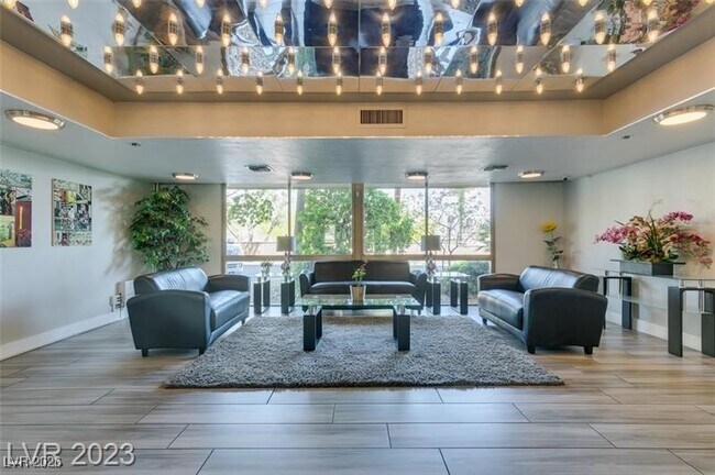 Building Photo - 205 E Harmon Ave