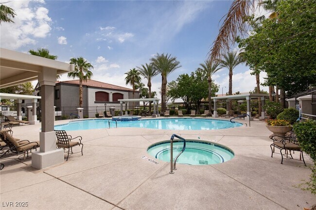 Building Photo - 950 Seven Hills Dr