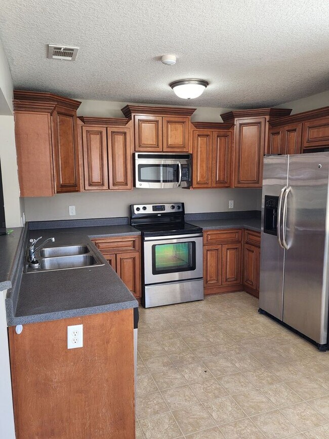 Building Photo - 114 Miller St NE