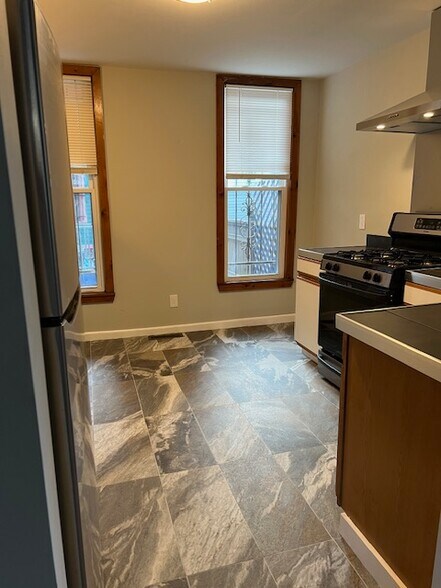Kitchen - 75 College St