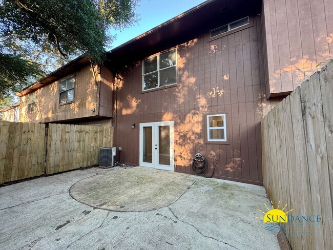 Building Photo - Gorgeous 3 Bedroom Home in Fort Walton Beach-near Hurlburt Field!