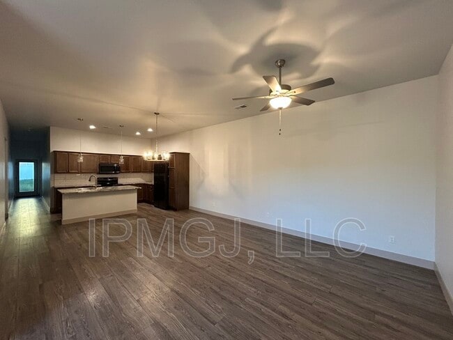 Building Photo - 581 W Indian Creek Dr