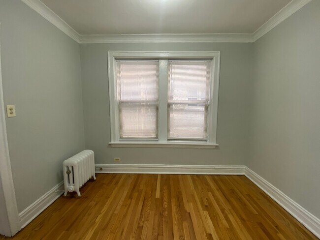 Building Photo - 1525 W Estes Ave