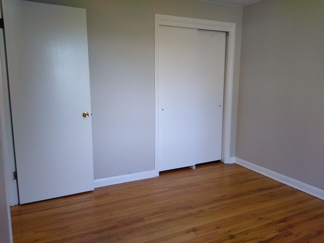 Building Photo - Park Hill 2 Bedroom 1 Bath Central Air! At...